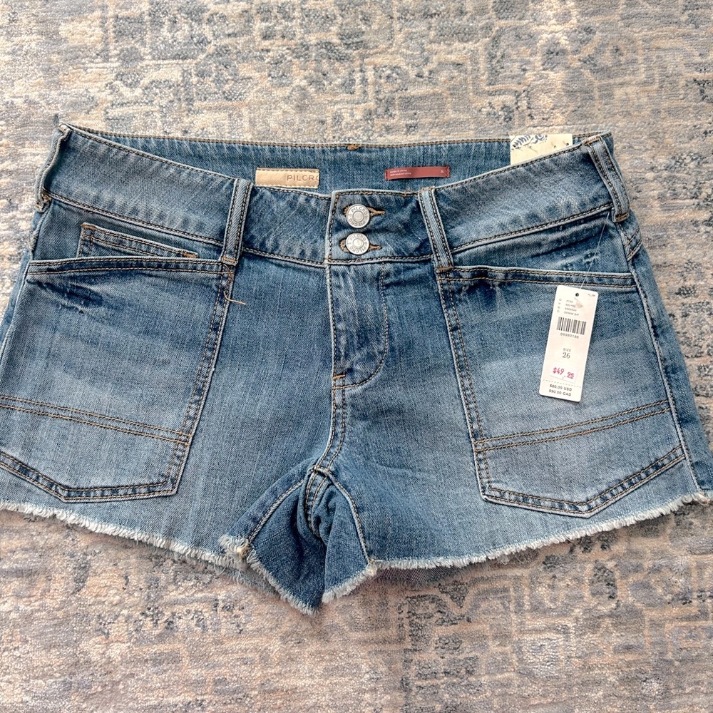 Pilcro The Wanderer cut off denim short. NWT, Size 26